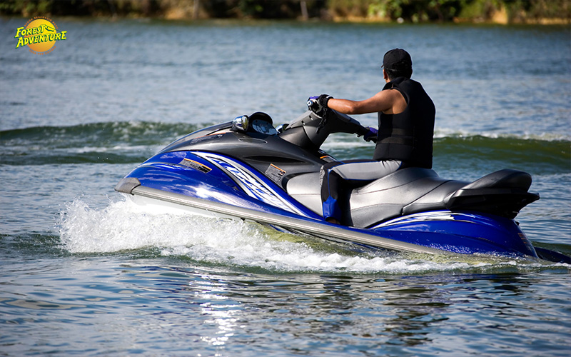 jet skiing for outdoor adventures